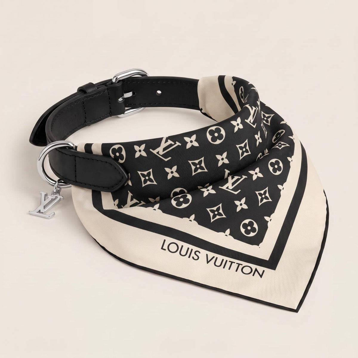 Collar con bandana de cuero y seda – personalizado para tu mascota