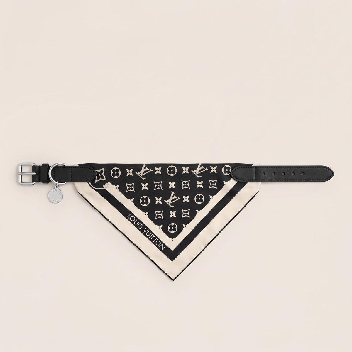 Collar con bandana de cuero y seda – personalizado para tu mascota